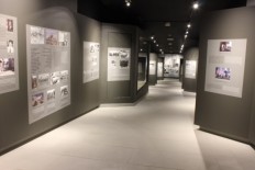 Palestinians open Arafat's bedroom to public