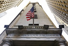 Asia shares sink as Trump reported taking lead in vote count 