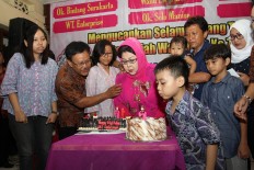 Waldjinah celebrates 71st birthday, dreams of singing for Jokowi