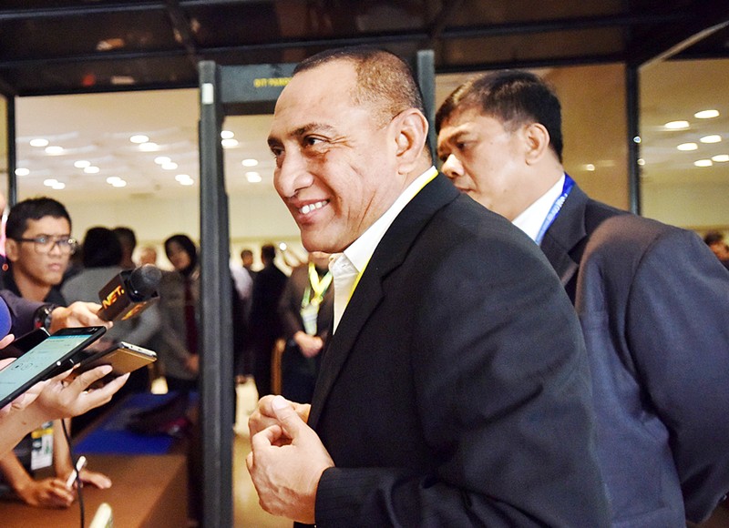 New chairman: Lt. Gen. Edy Rahmayadi is elected chairman of the Soccer Association of Indonesia (PSSI) during a congress in Jakarta on Thursday. Edy, commander of the Army Strategic Reserves Command (Kostrad), won 76 out of 107 votes during the election.