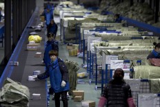 Chinese e-shoppers spend billions on Singles Day 