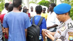 Group threatens to burn refugees&rsquo; tents in Batam