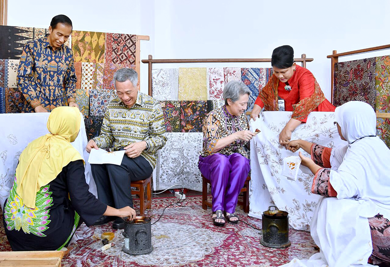 Batik Diplomacy Moves Indonesia, S’pore In Same Circle To Mark 50-year ...