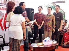 Supporters back Ahok despite suspect status