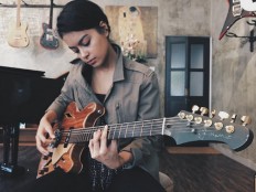 Eva Celia releases all-English album