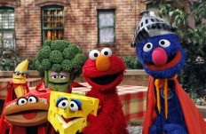 Watch &lsquo;Sesame Street&rsquo; muppets, actors do Mannequin Challenge