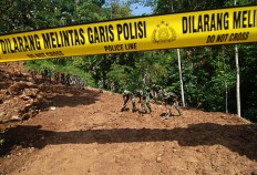 Landslides hit areas across Semarang