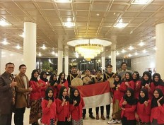 Yogyakarta university students win big at folklore festival in Russia
