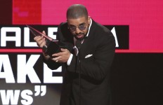 Drake shines at AMAs; Ariana Grande, Nicki Minaj get steamy