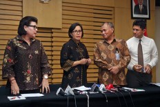 Govt plays down global risks, relies on 2017 state budget