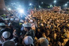 Jokowi shrugs off threat of instability