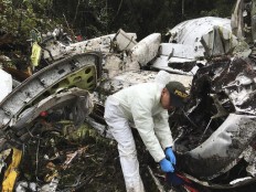 Pilot told Colombia controllers 'no fuel' before crash 