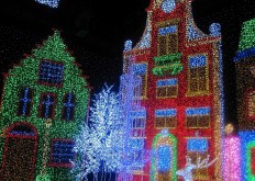 Universal Studios Singapore lures tourists with record-breaking light show