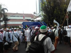 Protesters put pressure on Metro TV, Kompas TV over ‘biased reporting’