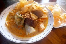 Savoring Betawi delicacies at an old-school Jakarta eatery  