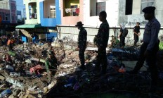 Quake survivors evacuate to neighboring village, fear tsunami