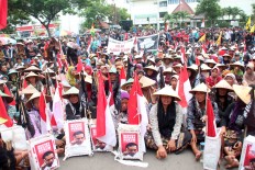 Kendeng farmers disappointed with new cement factory permit