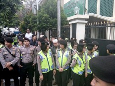 Protesters call for arrest as Ahok arrives at court