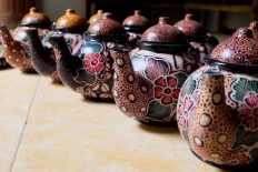 Batik teapots are on display in a showroom in Jarum village in Bayat district, Klaten, Central Java. JP/Ganug Nugroho Adi