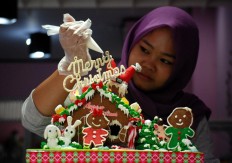 Halal certification bodies clear up confusion over Christmas greetings on food  
