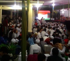 Thousands of people attend Gus Dur's annual memorial