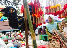Visitors can find kuda lumping, or dancing horse effigies, and whips, traditional toys that local vendors always sell during Sekaten. JP/Ganug Nugroho Adi