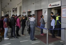 Benefits of Indian cash overhaul elusive as deadline passes 