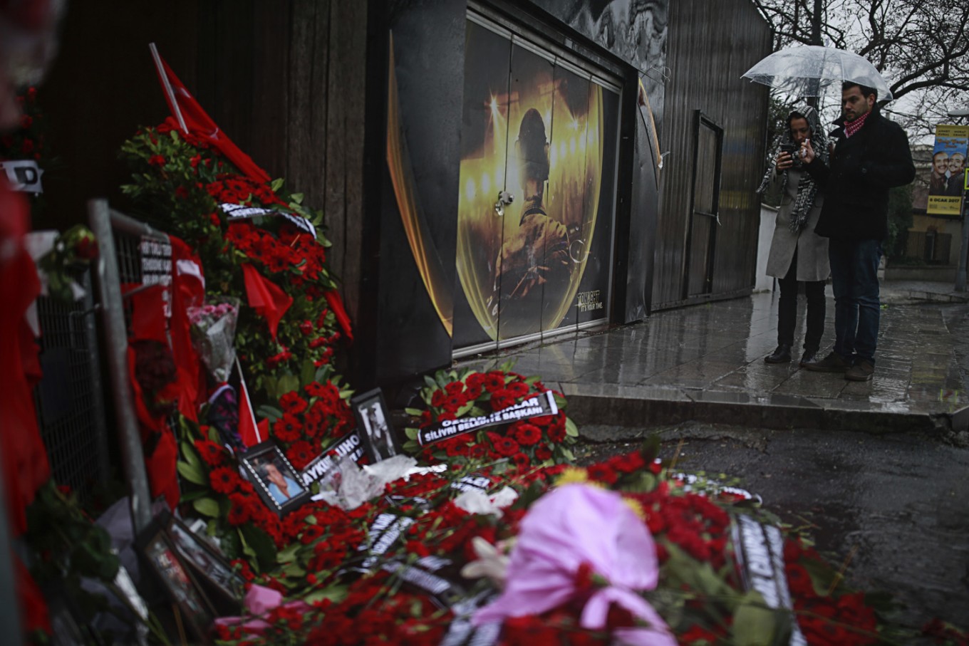 Turkey closing in on nightclub gunman, official says