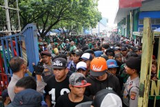 Six Persebaya supporters die after drinking bootleg liquor