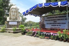 Bantul regent defies calls to replace Catholic district head