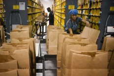 Amazon plans to hire 100,000 over the next 18 months 