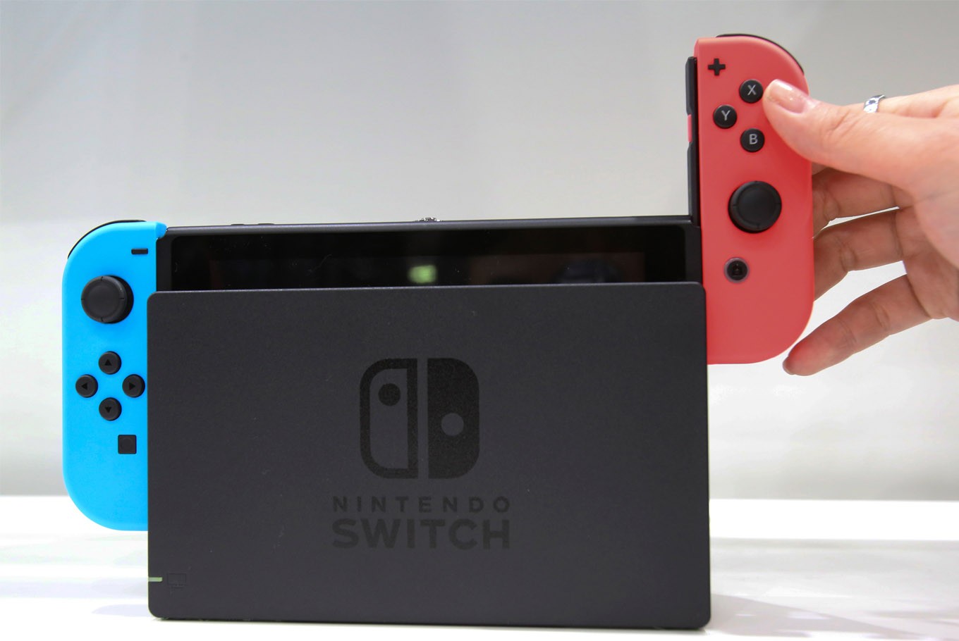 nintendo switch game console