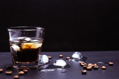 Made with 100 percent medium roasted Arabica beans and Jack Daniel’s signature whiskey, the Jack Daniel’s Tennesee Whiskey Coffee is going to be a novelty in your pantry or office counter.

