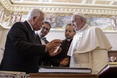  Pope meets Palestinian leader; Vatican calls Jerusalem holy 