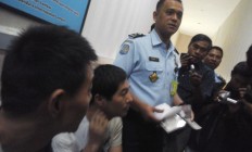 Chinese citizens arrested over pearl business