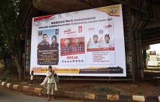 Bawaslu urges candidates to remove campaign material from public property