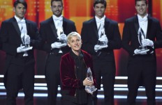 Ellen DeGeneres takes home 3 People's Choice Awards 