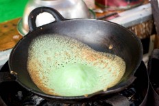 Getting to know the local crispy pancake 'kue ape'