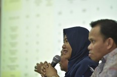 Bawaslu urges Ahok, Anies to pause campaigns