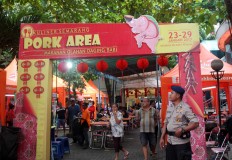 Thousands flock to pork festival in Semarang