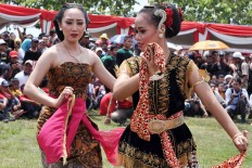 Two Tayub dancers perform during the Kebo Ketan parade in Sekarputih village, Widodaren, Ngawi, East Java. JP/ Magnus Hendratmo