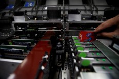 BI criticized for burdening consumers with e-money top-up costs