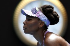 Williams sisters, Federer advance to Australian Open finals 