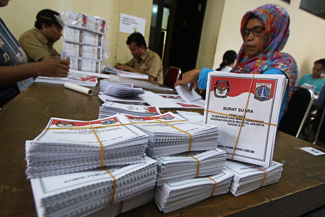 Indonesians abroad return to vote, but only if it's not too far ...