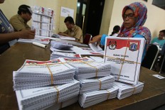 Indonesians abroad return to vote, but only if it's not too far