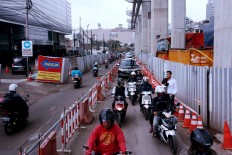 MRT concrete piece falls on Jl. Wijaya, injuring motorcyclist
