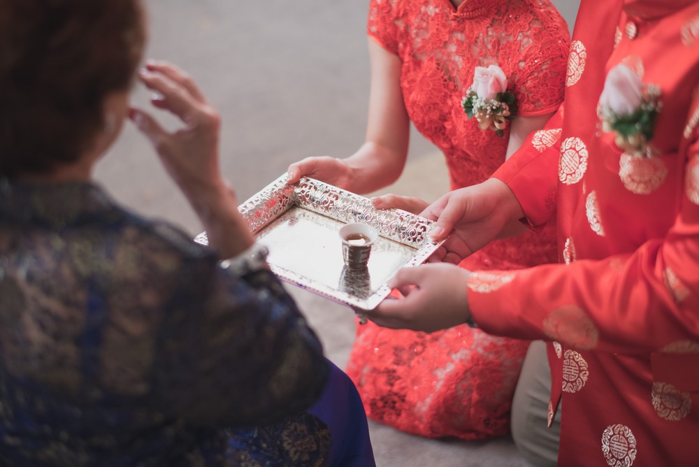 The tea ceremony is considered a mandatory tradition in a Peranakan-themed wedding. 