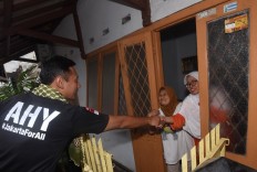 Agus Yudhoyono backs father's claims of wiretapping