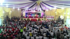 Central Java's Cilacap election debate turns into comedy show 