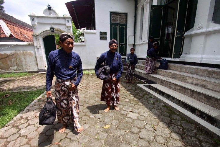 Keeping legacy of Javanese script alive